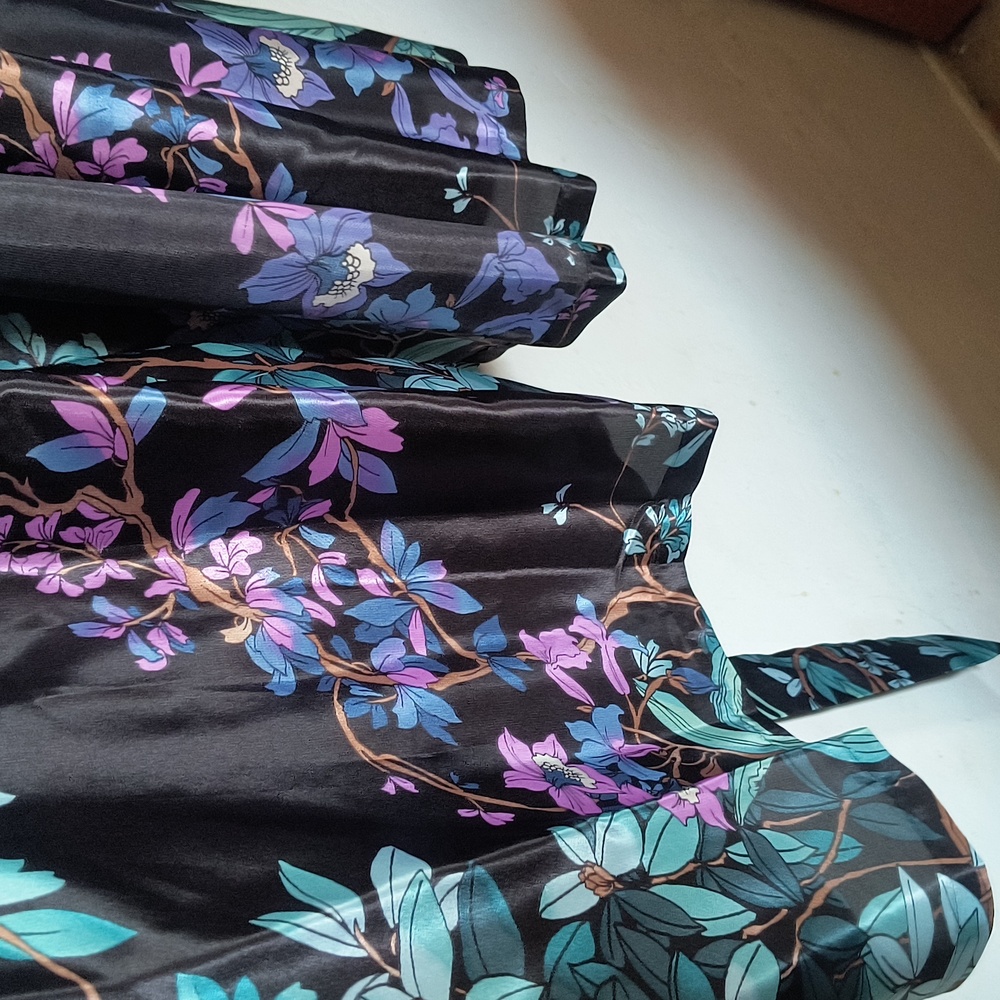 NWT Linea Donatella Black Floral Robe Sz XL Women - Picture 8 of 15